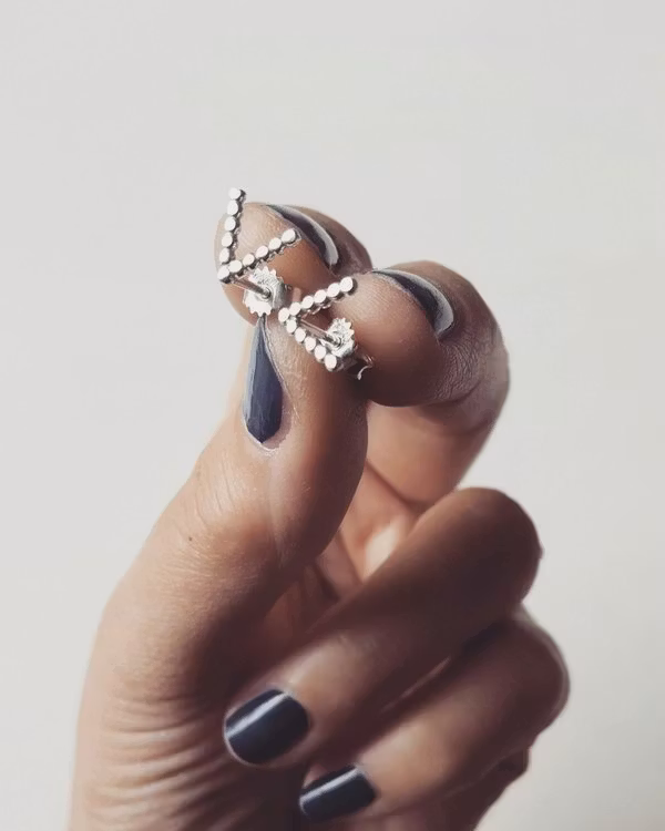 KRISTINA VICTORY EARRINGS SMALL