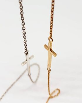 CROSS NECKLACE SILVER