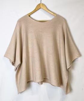 Ponchotröja - Rundhals - Beige