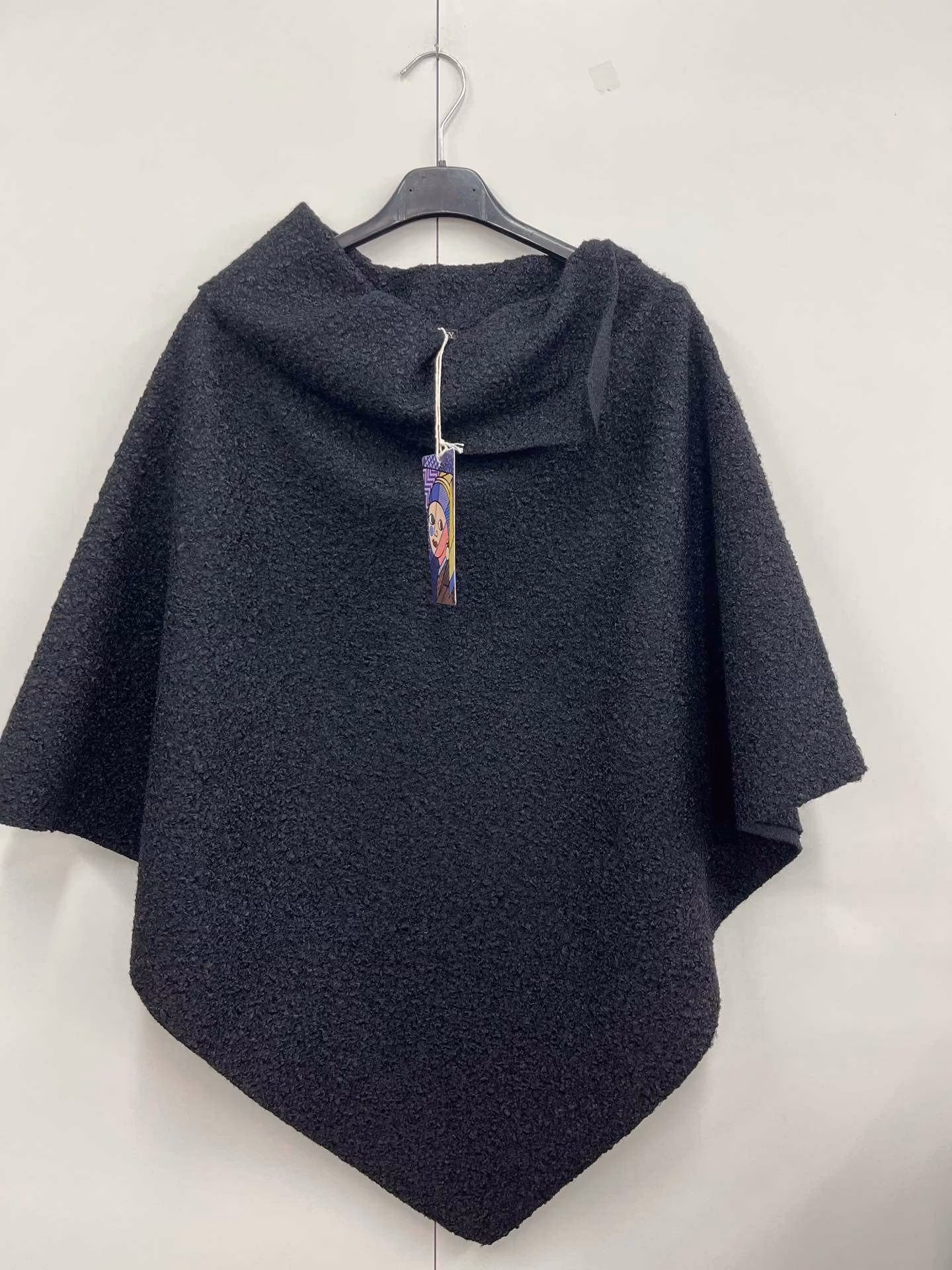 ERBJUDANDE Poncho  - Svart