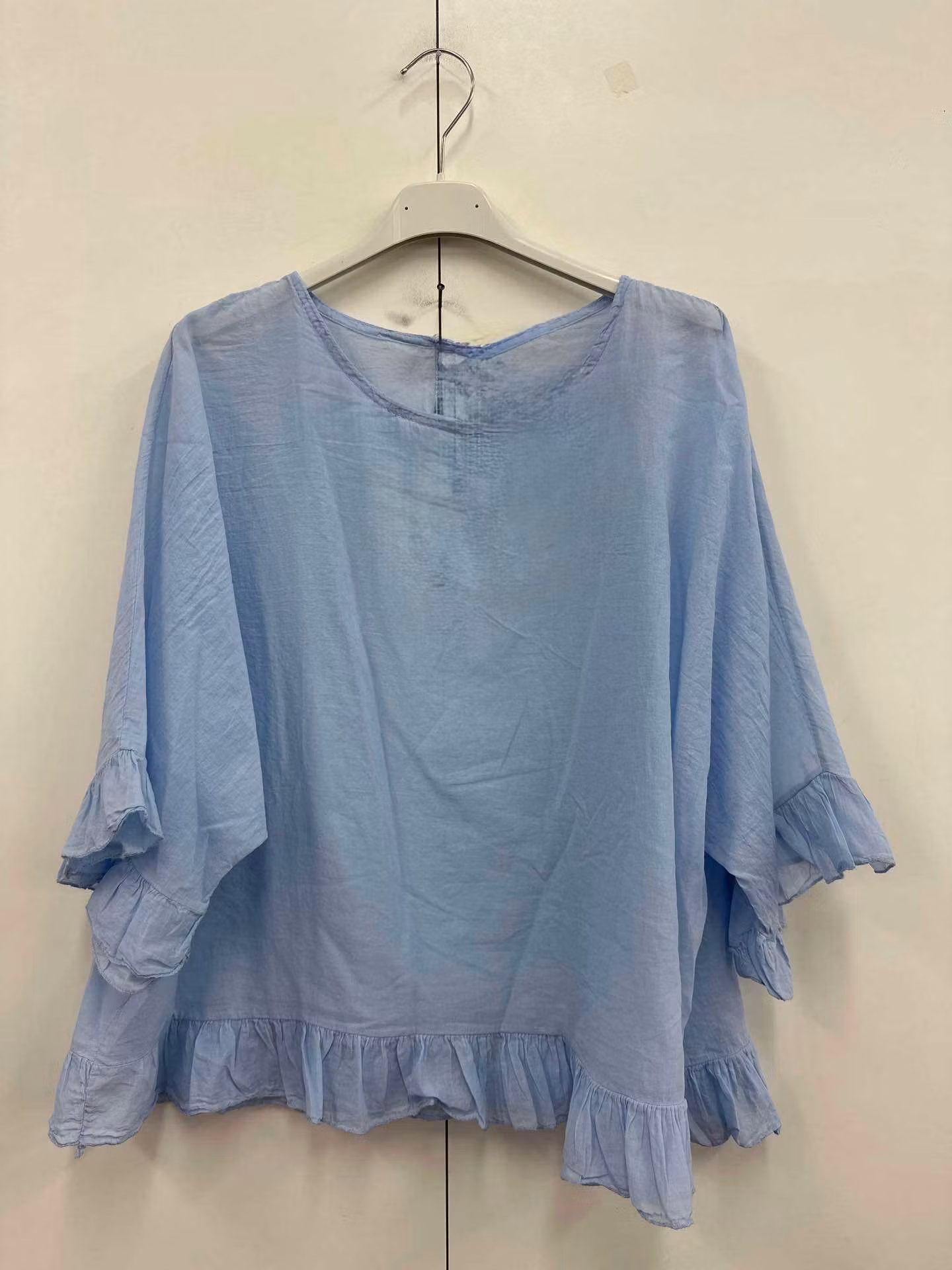 Topp med volangkant - Ljusblå