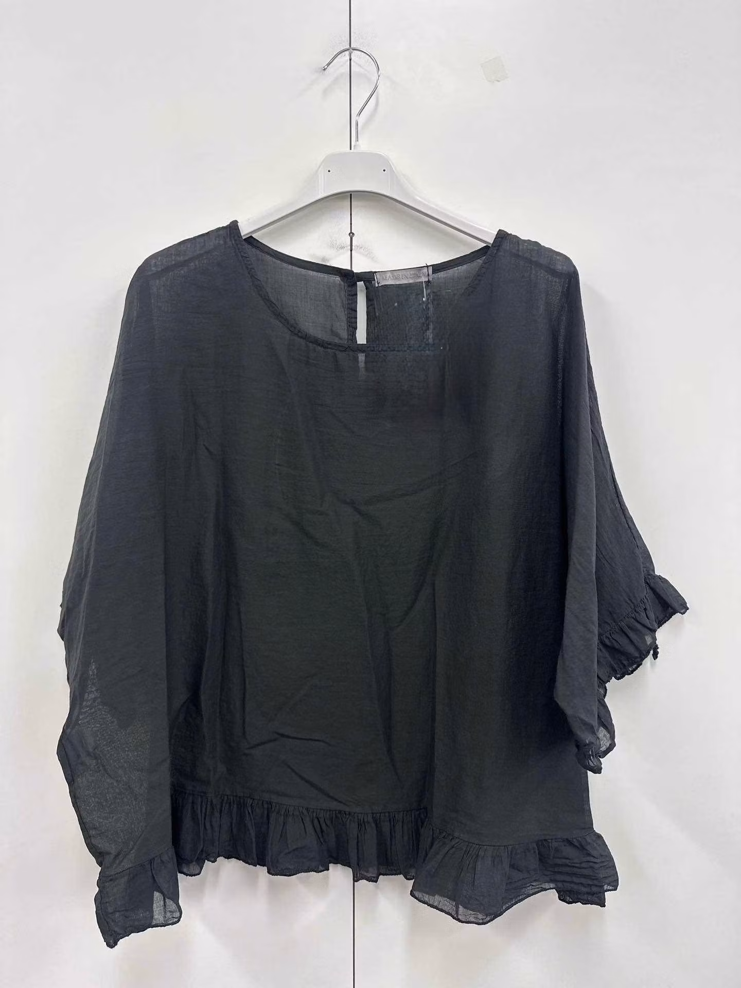 Topp med volangkant - Svart