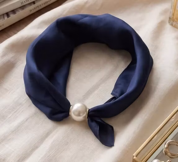 Scarf med pärla - Marinblå