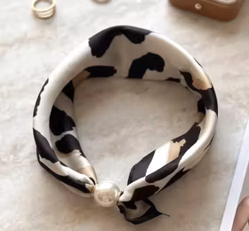 Scarf med pärla - Leo