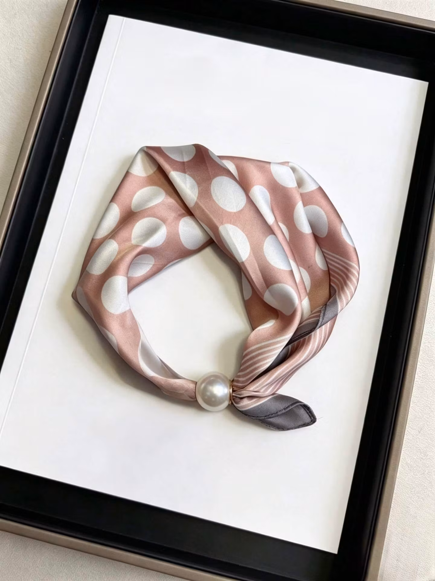 Scarf med pärla - Dott - Rosa