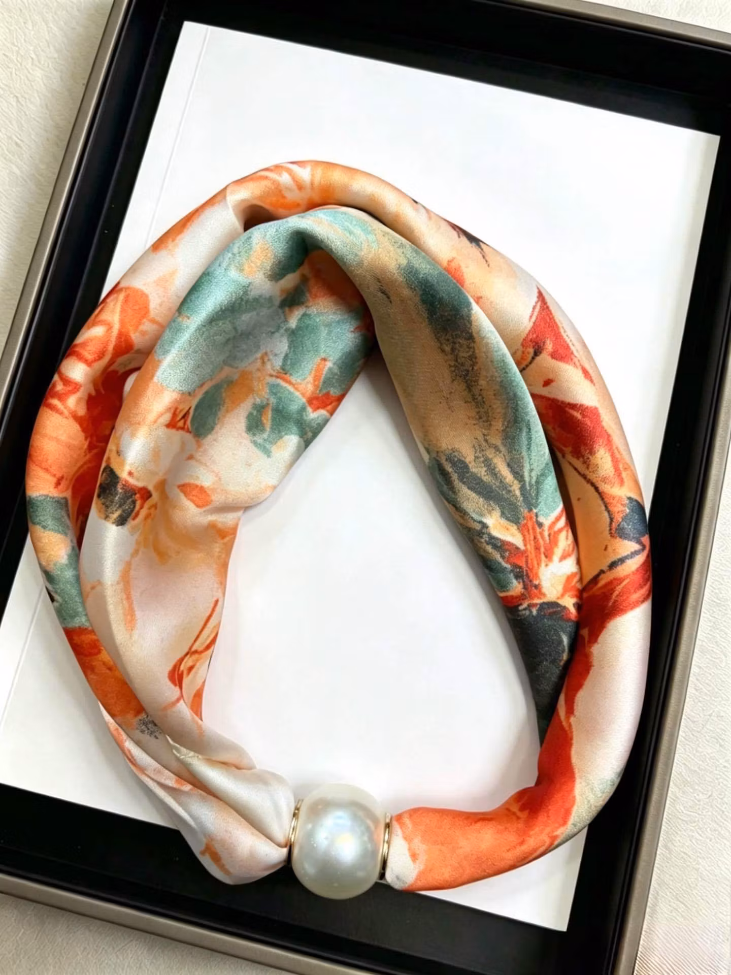 Scarf med pärla - Sally