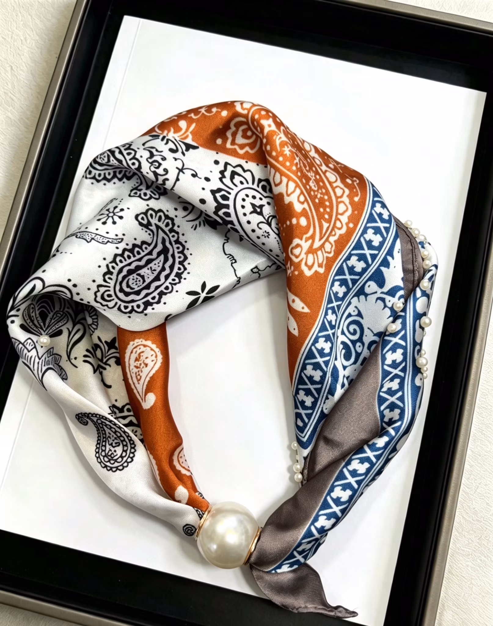 Scarf med pärla - Clara - Rost