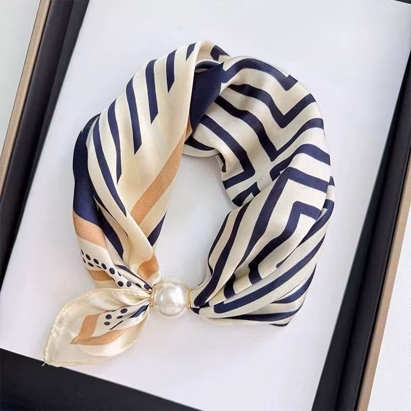 Scarf med pärla - Nea - Marinblå