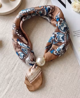 Scarf med pärla - Judit - Brun