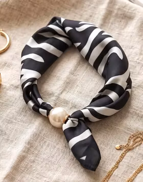 Scarf med pärla - Zebra - Svart