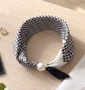 Scarf med pärla - Inga - Svart