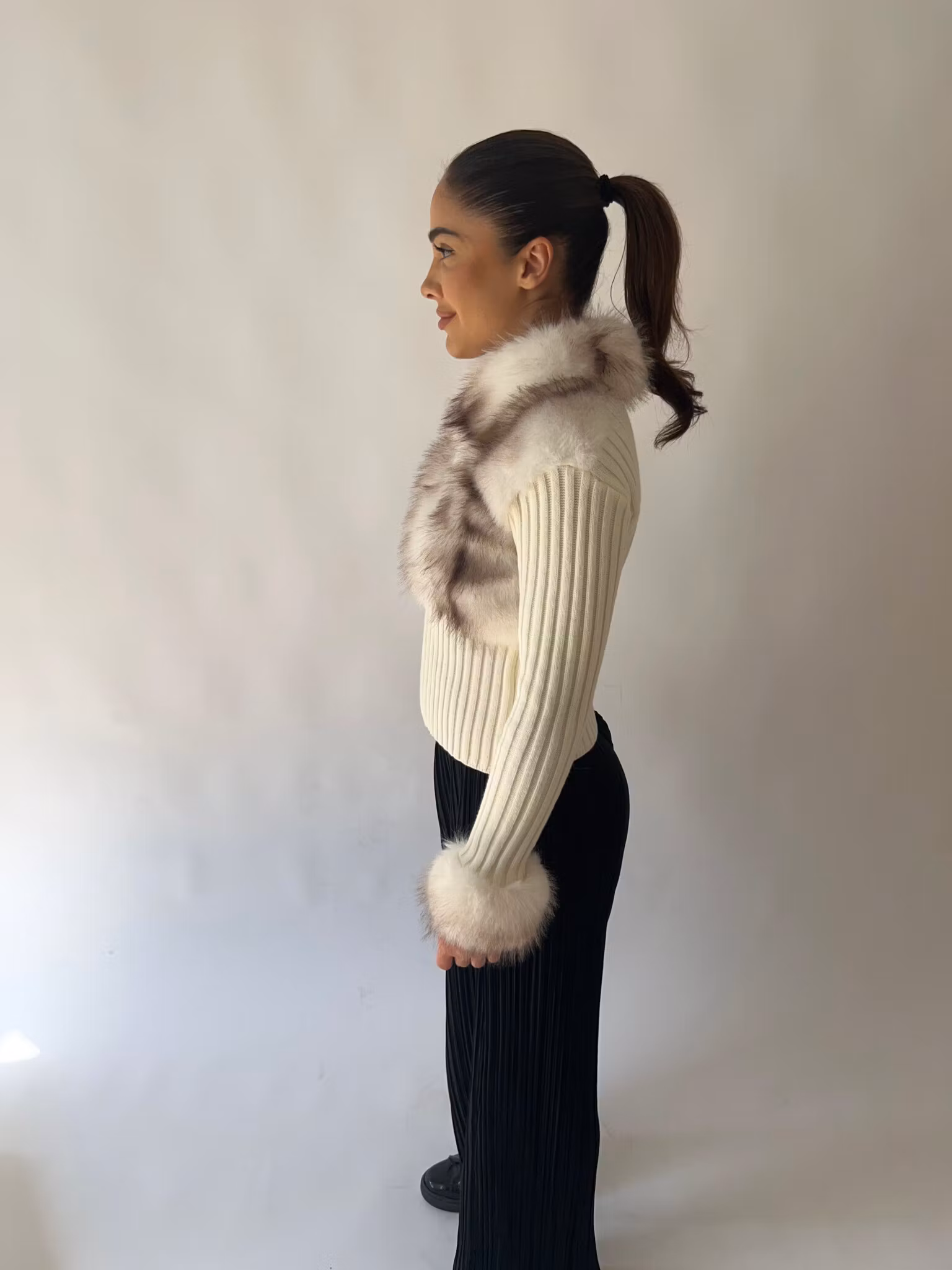 Alara fake fur jacket- beige/whte