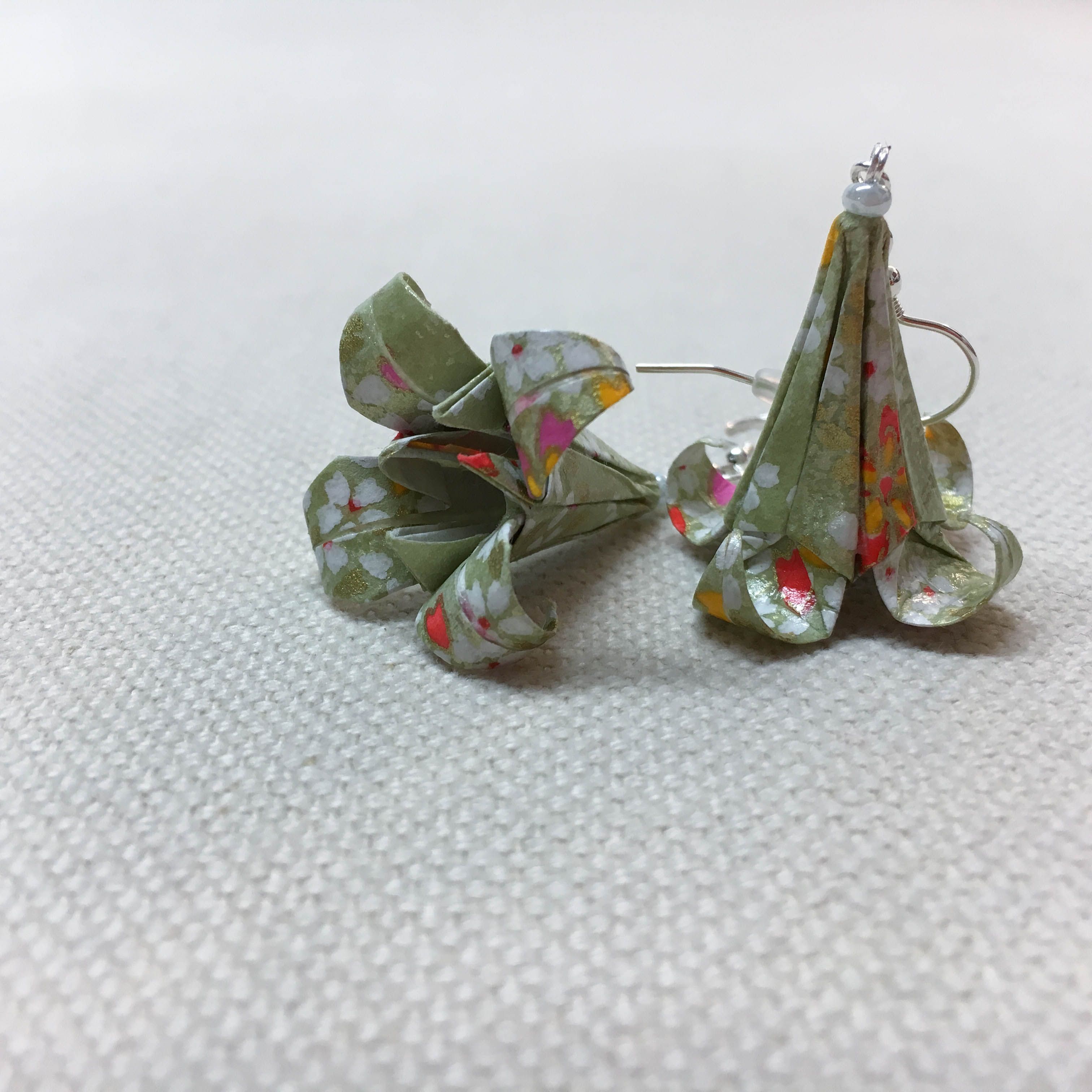 Örhänge Origami Lilja Par