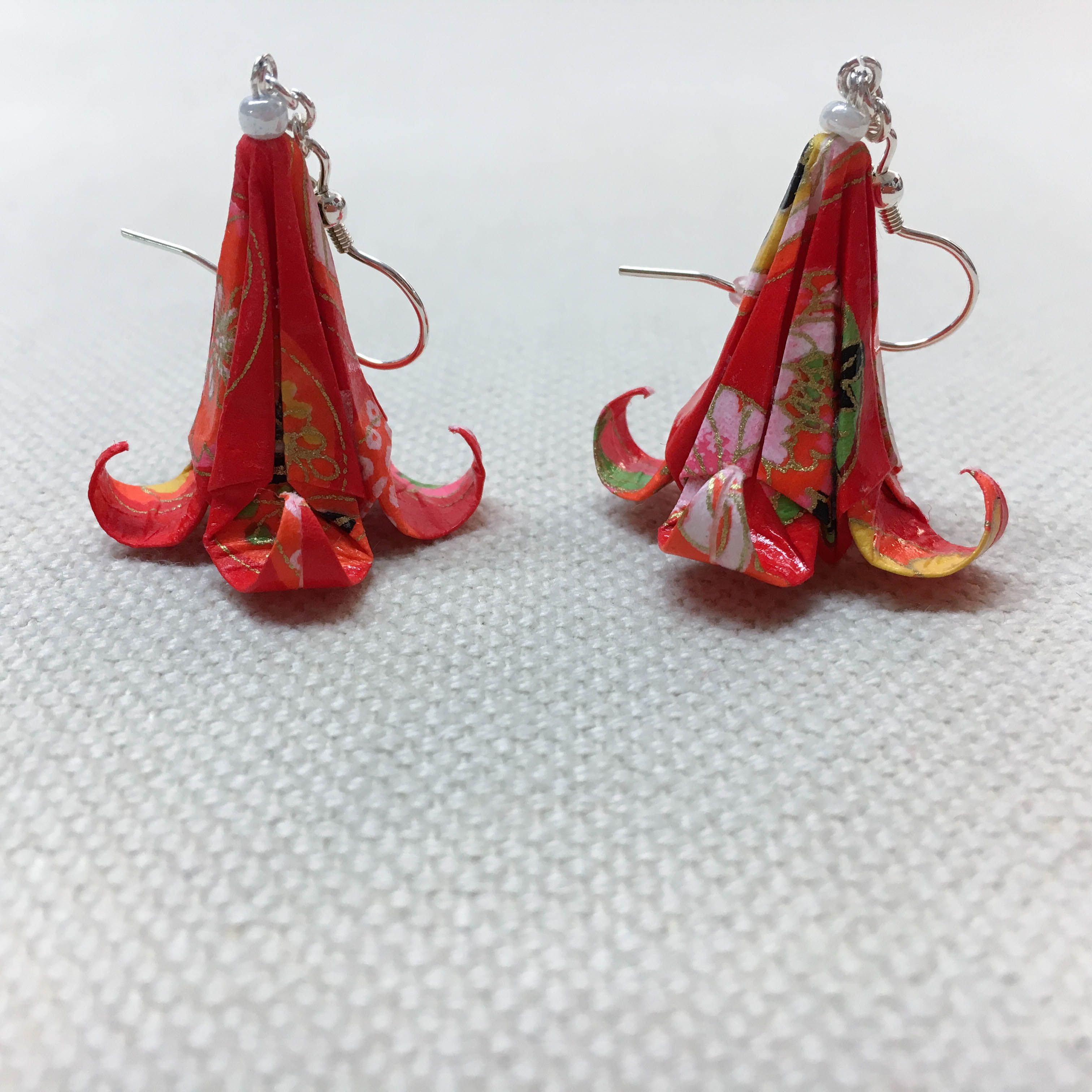 Örhänge Origami Lilja 1 st