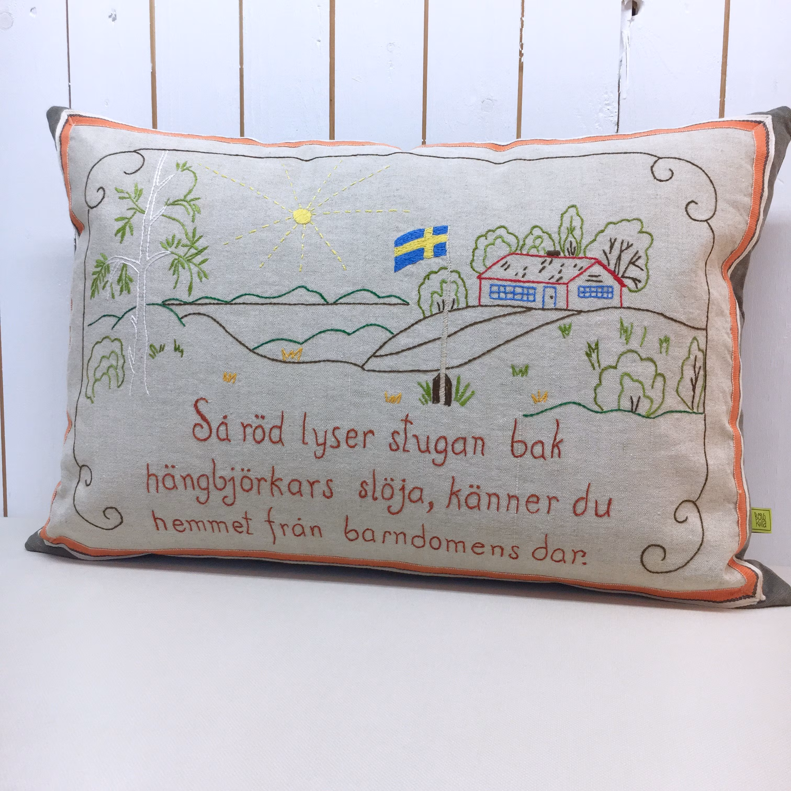 Bonadskudde Så röd lyser stugan