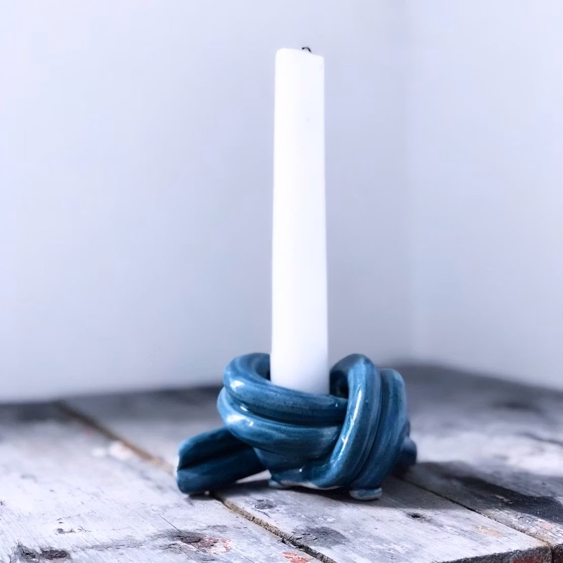 Dubbelknut ljusstake (blanka färger)