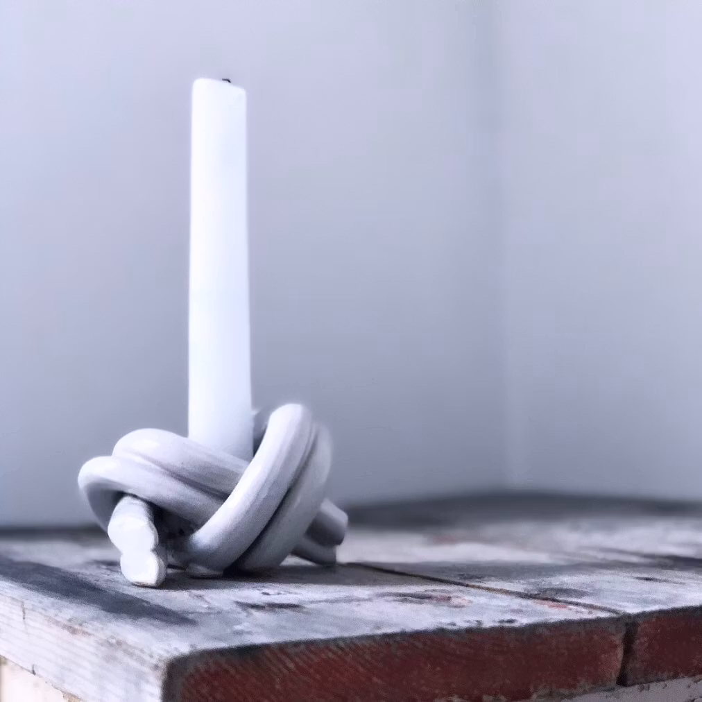 Dubbelknut ljusstake (blanka färger)