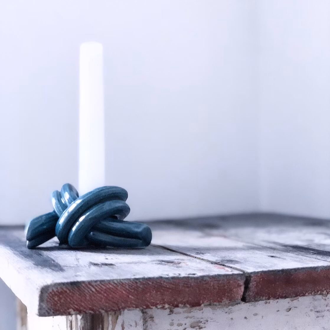 Dubbelknut ljusstake (blanka färger)