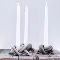 Dubbelknut ljusstake (matta färger)