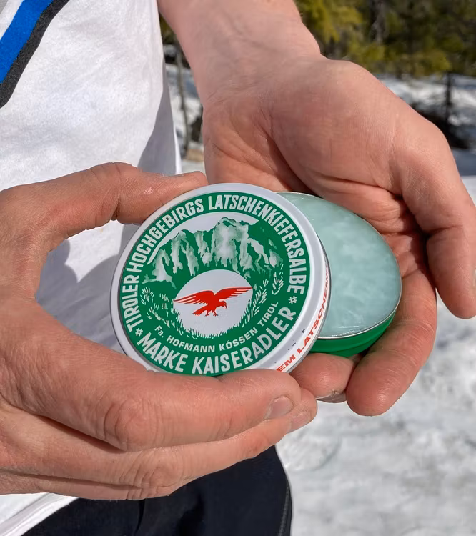 ”Svart på en kvart ” - Latschenkiefer Salbe