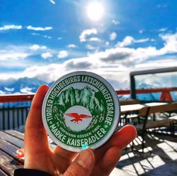 ”Svart på en kvart ” - Latschenkiefer Salbe