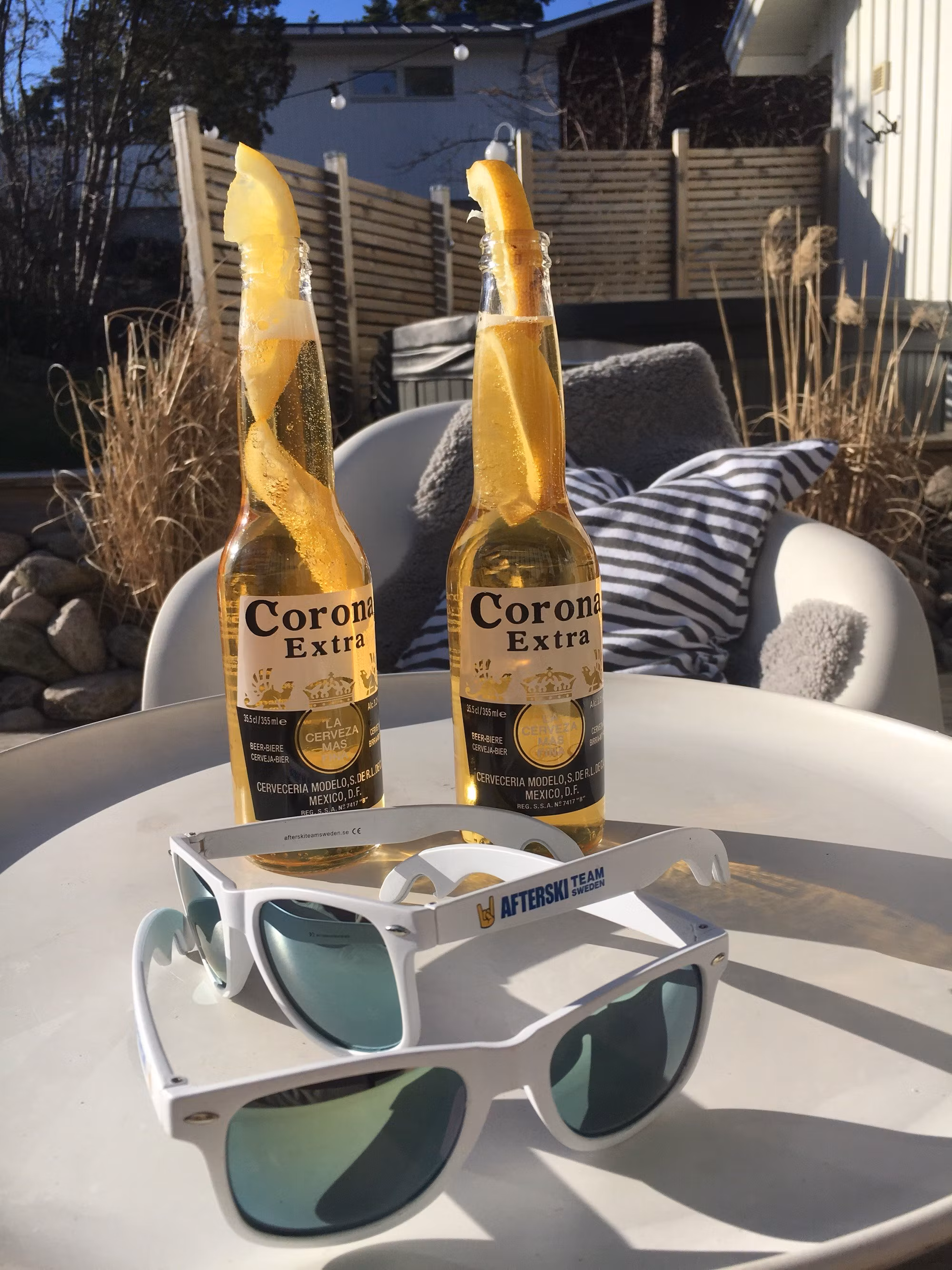 Solglasögon med ölöppnare