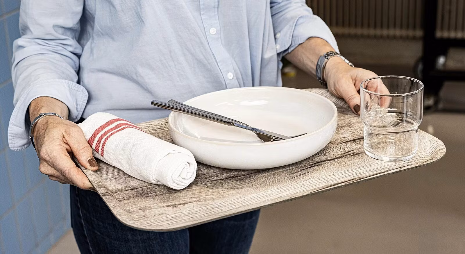 Bricka 43x33 cm ljus