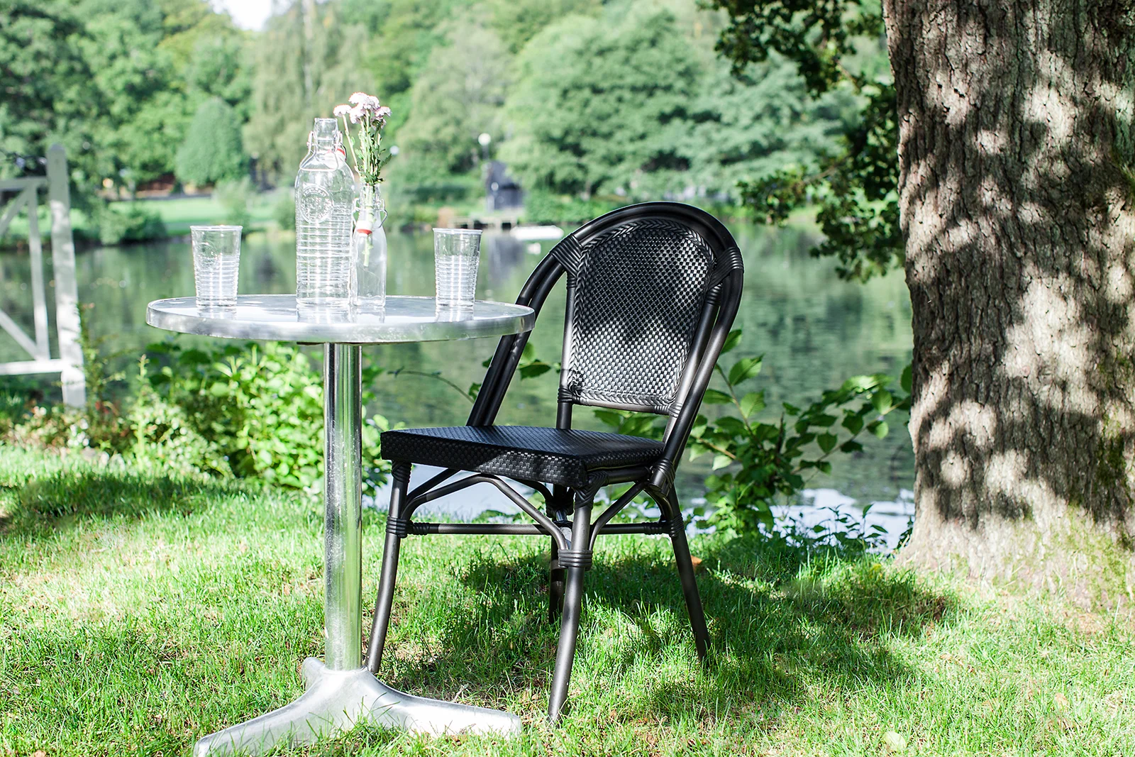 Stol Paris, Svart texteline