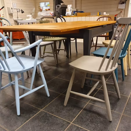 Matsalsbord + 10 stolar "Gästabud"