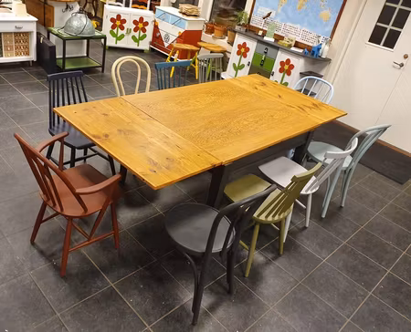 Matsalsbord + 10 stolar "Gästabud"
