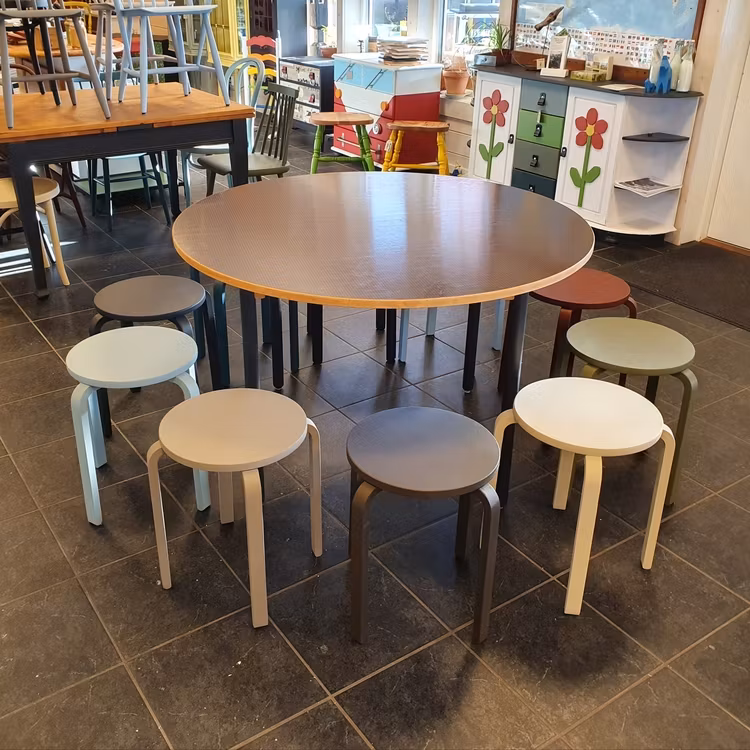 Runt perstorpsbord +10 pallar "King Arthur'"