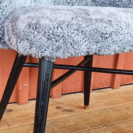 Karmfåtöljer i äkta lammskinn "Renoveringsuppdrag"