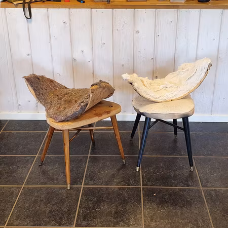 Karmfåtöljer i äkta lammskinn "Renoveringsuppdrag"