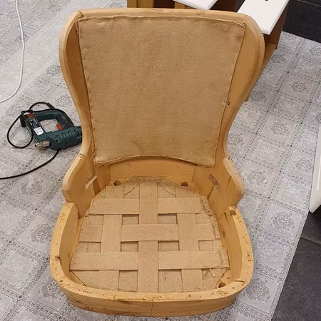 Emmafåtölj "Renoveringsuppdrag"