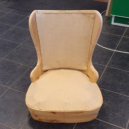 Emmafåtölj "Renoveringsuppdrag"
