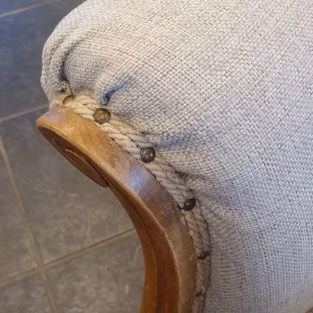 Öronlappsfåtölj "Renoveringsuppdrag"