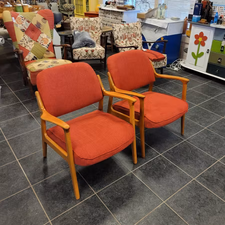 Fåtöljer "Renoveringsuppdrag"