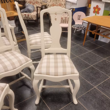 Matsalsstolar "Renoveringsuppdrag"
