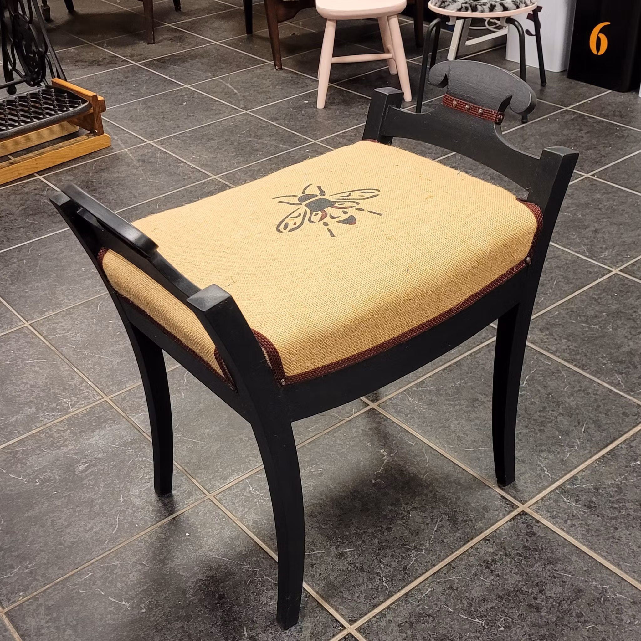 Pall/Taburett "Bee Sting"