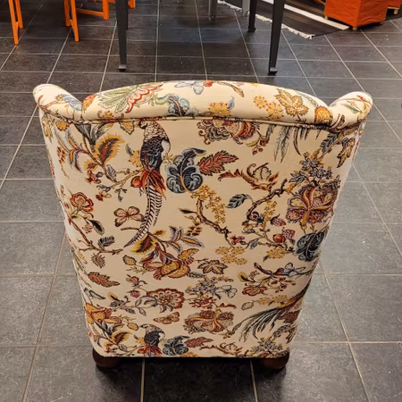 Fåtölj "Renoveringsuppdrag"