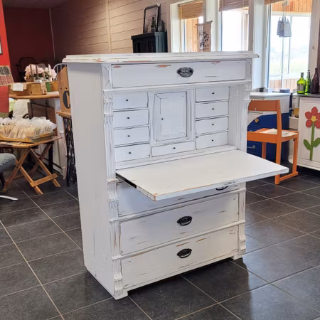 Chiffonjé "Renoveringsuppdrag"