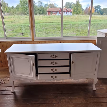 Matsalsmöbel "Renoveringsuppdrag"