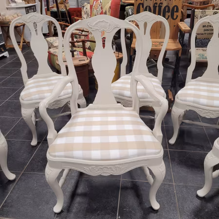 Matsalsmöbel "Renoveringsuppdrag"