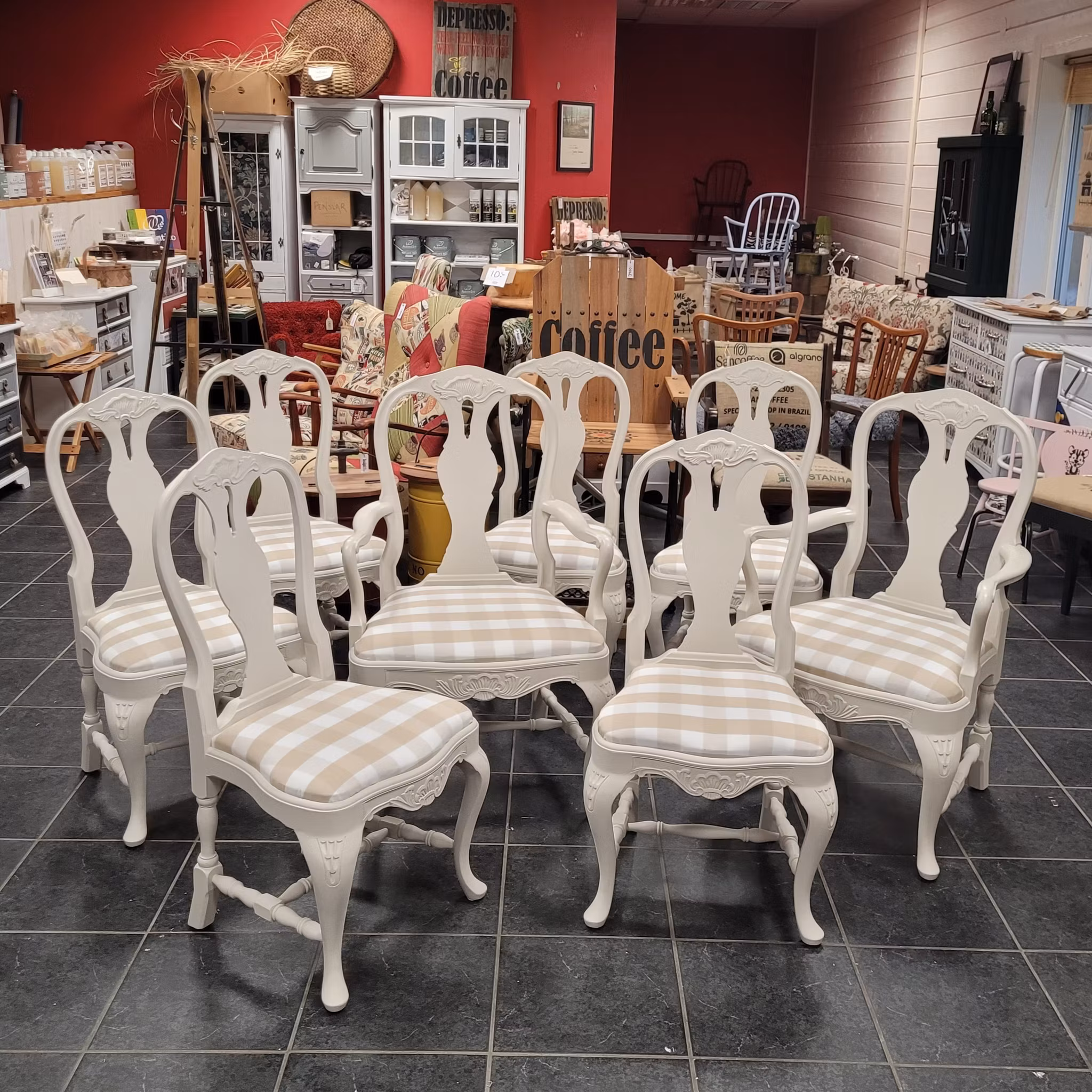 Matsalsmöbel "Renoveringsuppdrag"