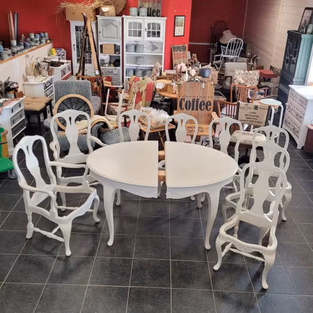 Matsalsmöbel "Renoveringsuppdrag"