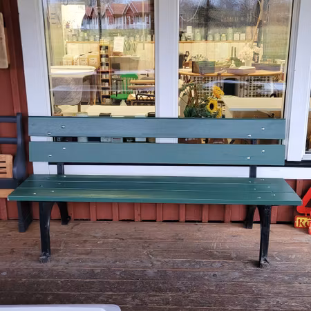 Parkbänk "Renoveringsuppdrag"