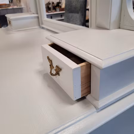 Spegelbyrå"Renoveringsuppdrag"