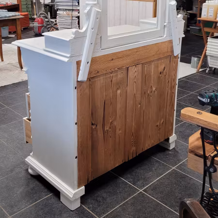 Spegelbyrå"Renoveringsuppdrag"