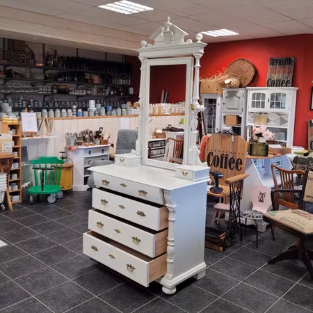 Spegelbyrå"Renoveringsuppdrag"