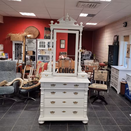 Spegelbyrå"Renoveringsuppdrag"